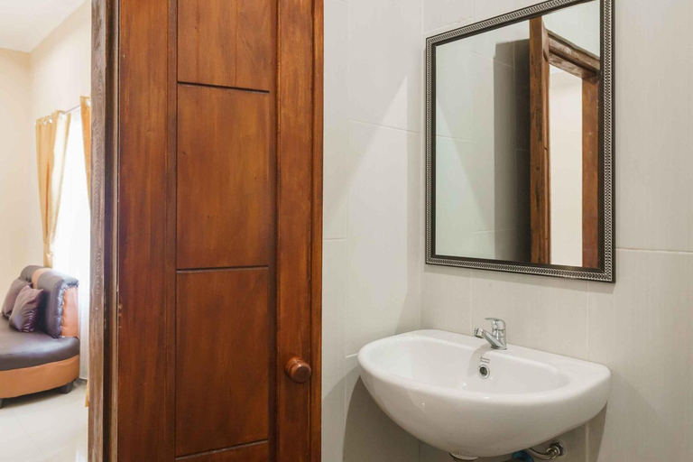 Bathroom 8