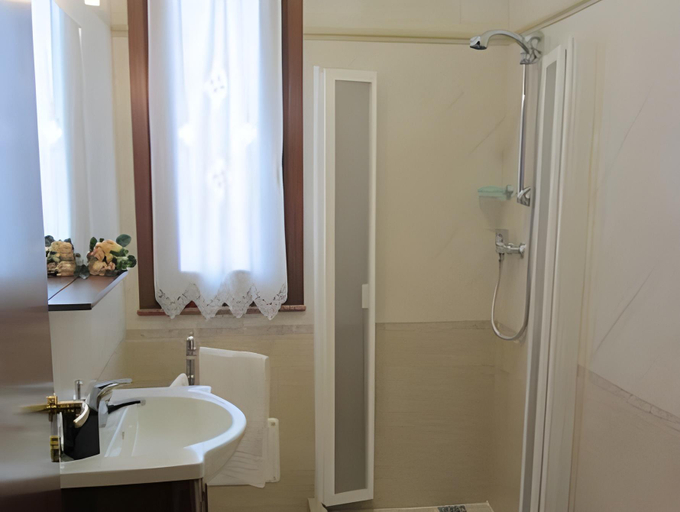 Bathroom 2, Vignali Residence, Lecce