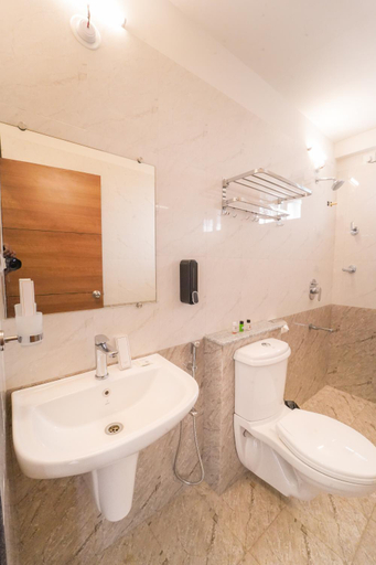 Bathroom 4, Hotel Wayfarer, North Goa
