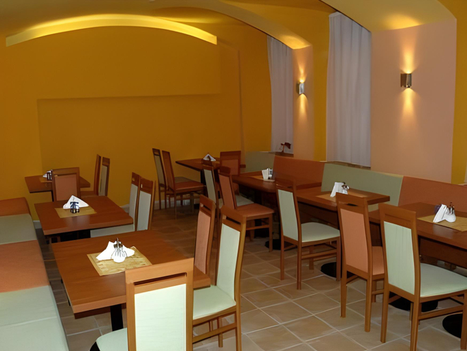 Food & Drinks 5, City Central De Luxe, Praha 2