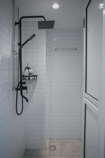 Bathroom 3, Bluewaters Collab Quarters, Singapore