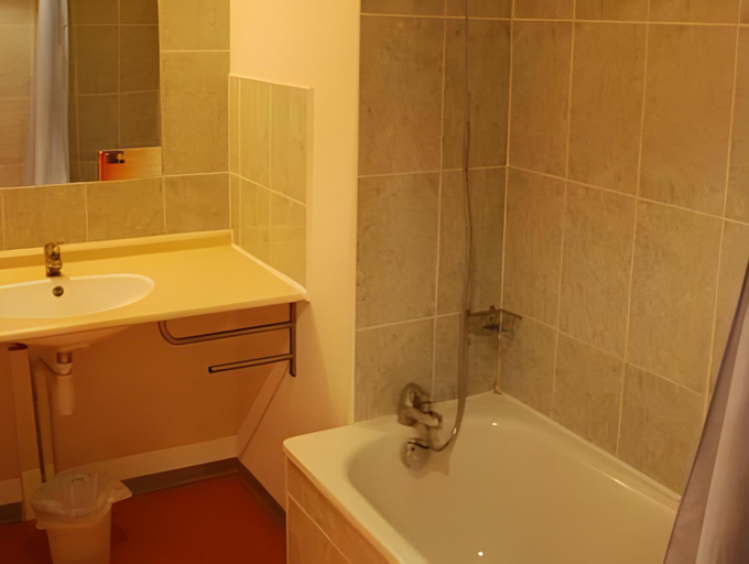 Bathroom 2, Hotel de l'Orb, Hérault