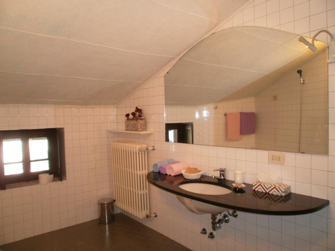 Bathroom 4
