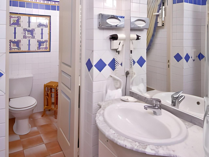 Bathroom 2, Hôtel Jas Neuf, Var