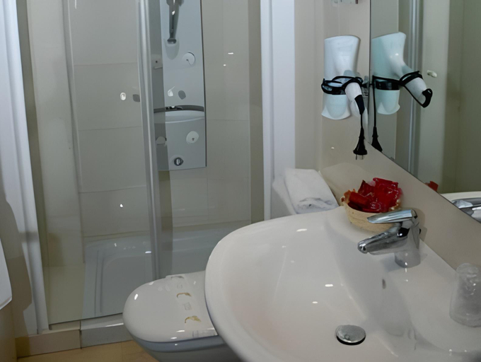 Bathroom 2, Hostal Al-Andalus, Cádiz