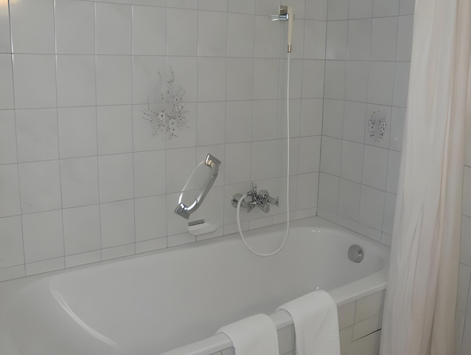 Bathroom 3, Hotel Bavaria, Miesbach