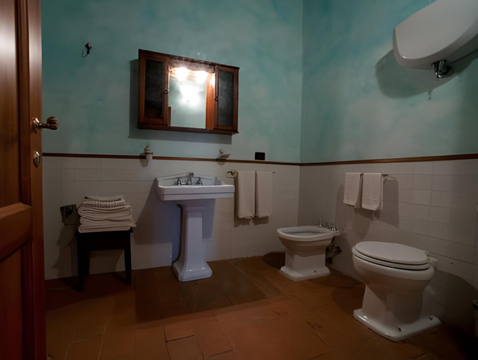 Bathroom, Borgo Fastelli, Siena