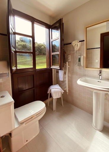 Bathroom 3, El Tejo de Comillas, Cantabria