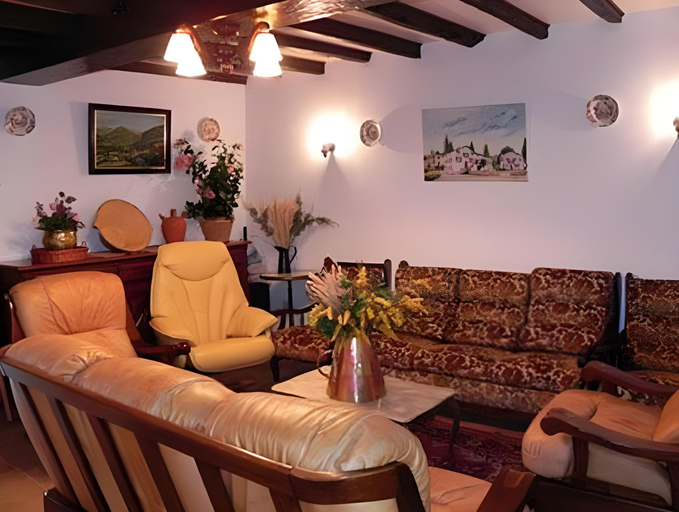 Others 5, Hotel Trinquet, Pyrénées-Atlantiques