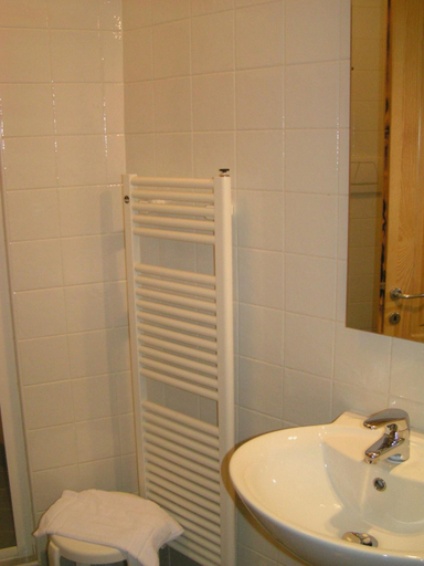 Bathroom 2, Albergo Verdi, Padua