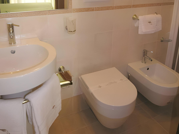 Bathroom 4, L'Arcangelo, Taranto