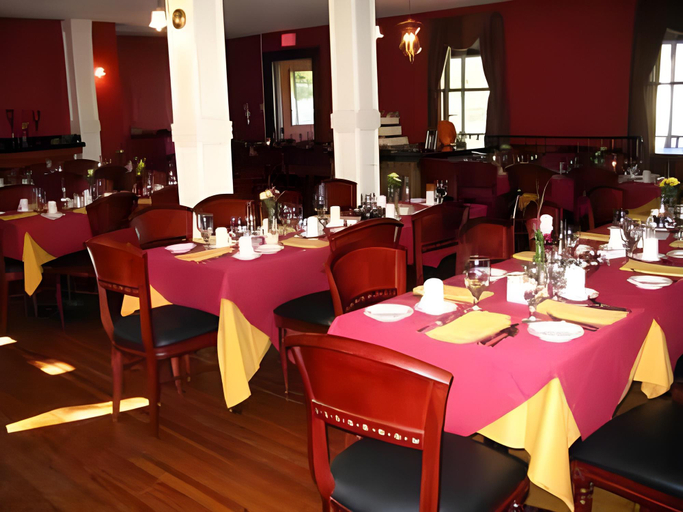 Food & Drinks 2, Smugglers Notch Inn, Lamoille