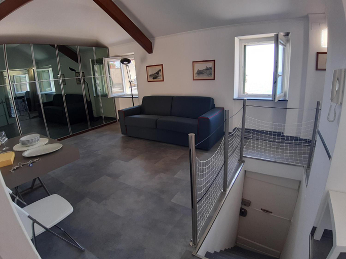 Others 5, La Torre by Holiday World, Genova