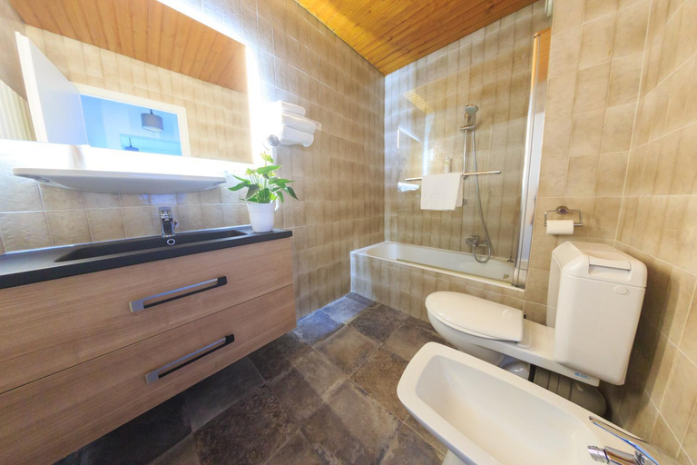 Bathroom 4, Logis hotel Annecy nord / Argonay, Haute-Savoie