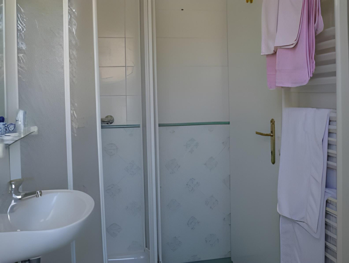 Bathroom 4, Hotel Villa Rosa, Gorizia