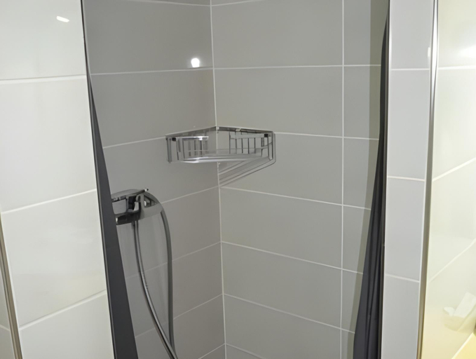 Bathroom 4, L'Abribis, Loire