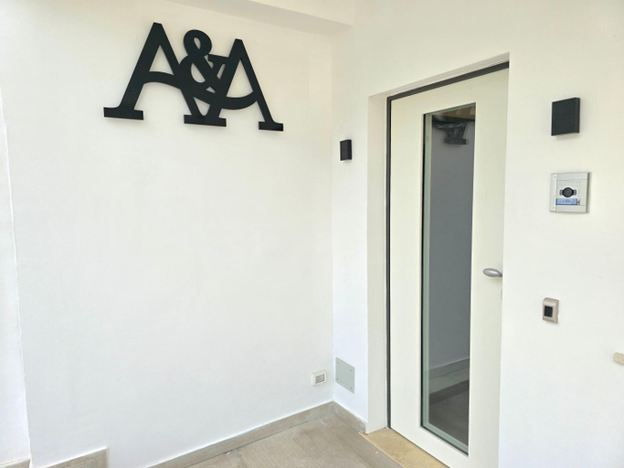 Others 4, A&A Rooms, Napoli
