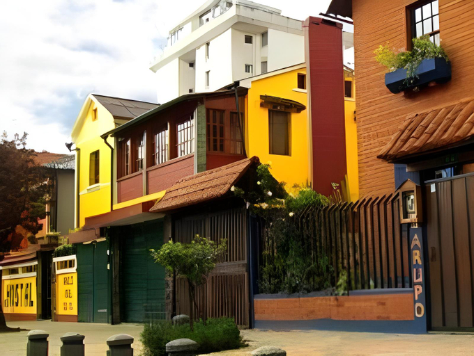Exterior & Views