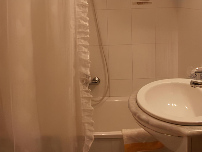 Bathroom 4, H Pelayo Noja Auto Check-In Rooms, Cantabria