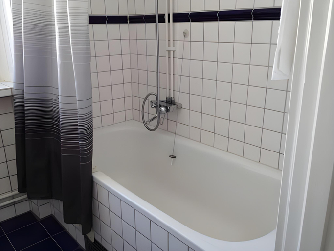 Bathroom 2, Continental du Sud, Ystad