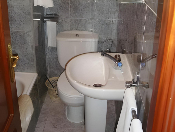 Bathroom 3, Hostal Duran, Málaga