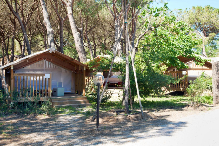 Exterior 5