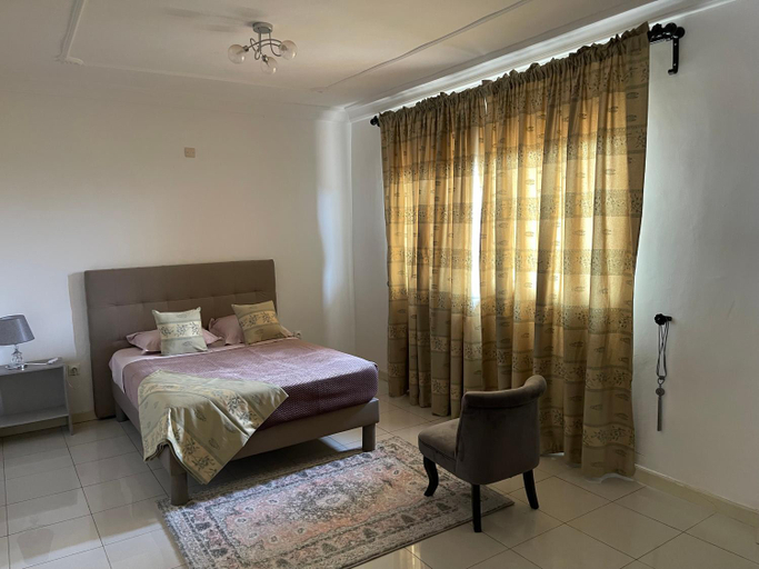 Others 5, Domaine des Maldives, Mfoundi