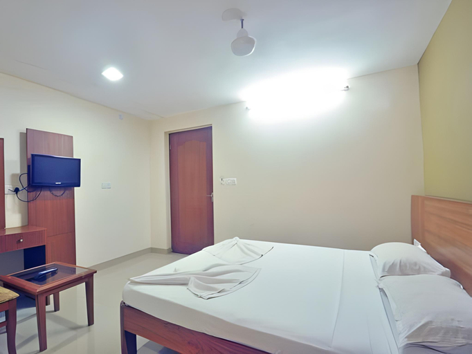 Bedroom 2, Hotel Solmar, North Goa