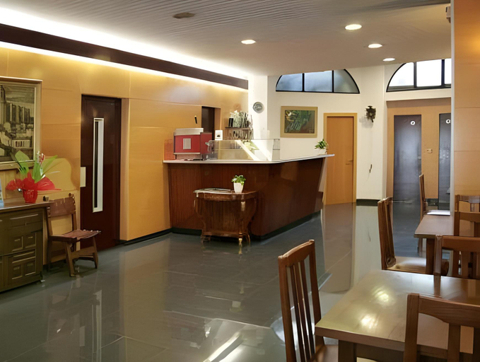 Others 5, Hotel Europa, Girona