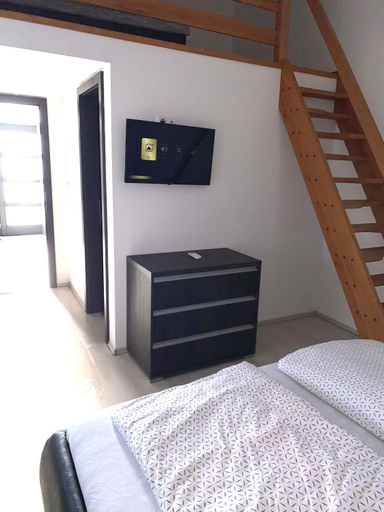 Others 3, Varkerulet Apartman, Sárvár