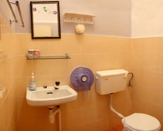 Bathroom 4, Old Town Guesthouse, Malacca City