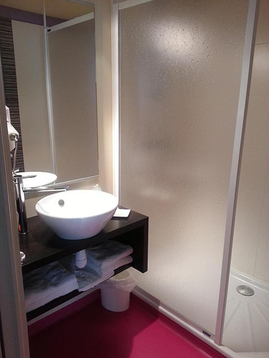 Bathroom 2, Le Ceitya, Vendée