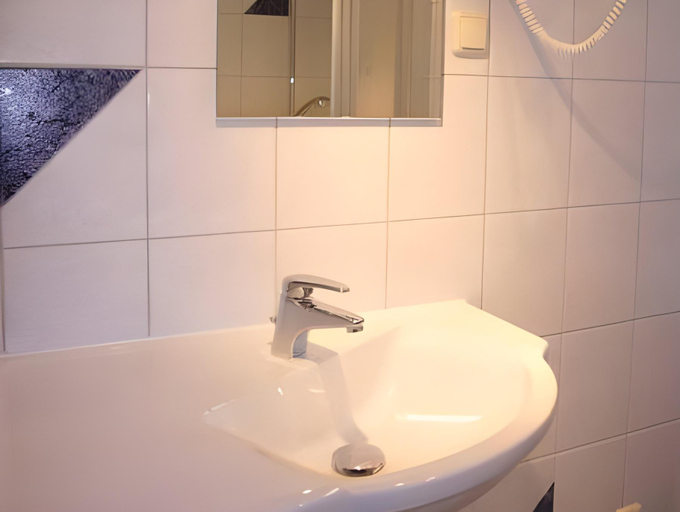 Bathroom 3, Hotel Deutsches Haus, Rhein-Lahn-Kreis
