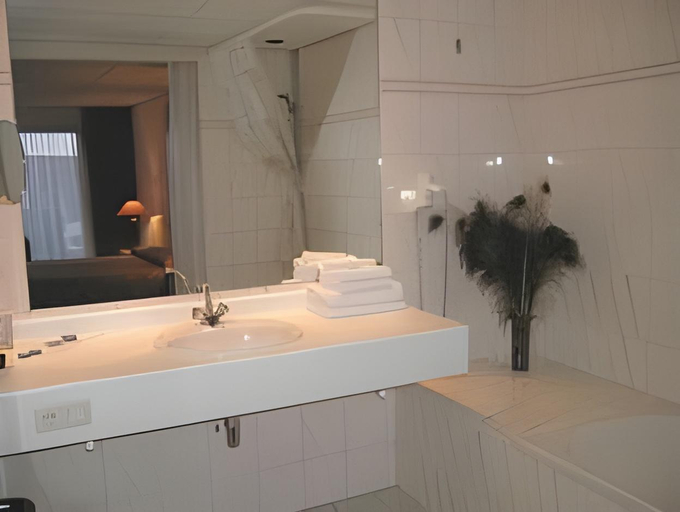 Bathroom 2, Boutique Hotel De Smulpot, Texel
