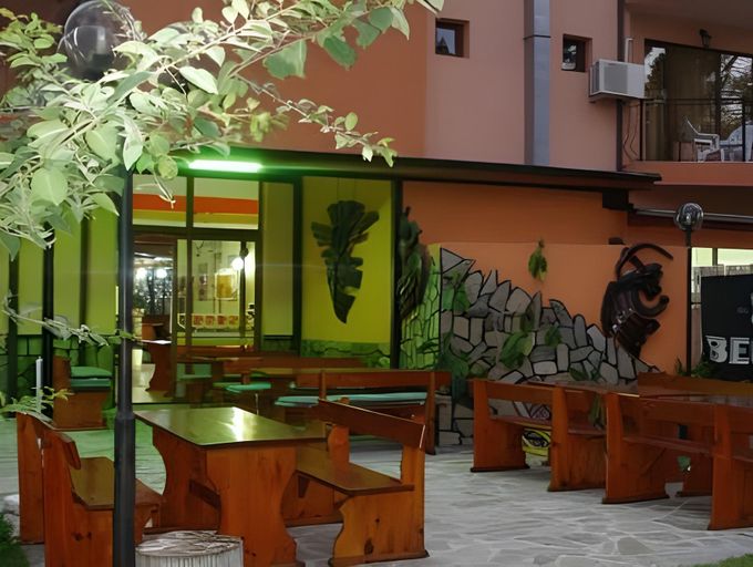 Food & Drinks 5, Friends Family Hotel - Free Parking, Nesebar