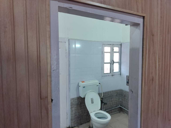 Bathroom 3, Castleton Casa, Kullu