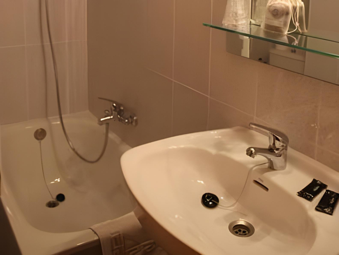 Bathroom 3, Hostal Gudar, Teruel