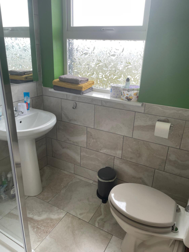 Bathroom 3, Cois na mara bridges of Ross V15 T677