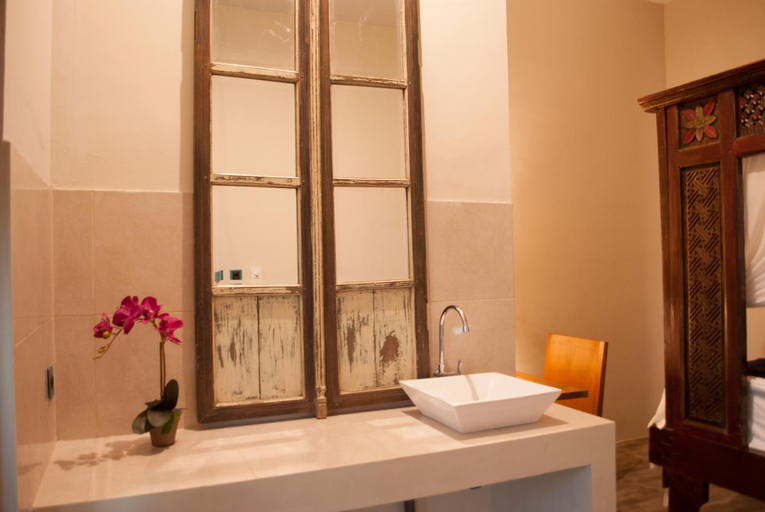 Bathroom 4