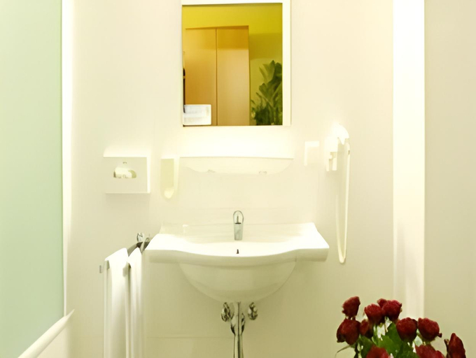 Bathroom 2, NOVAPARK Flugzeughotel Graz, Graz