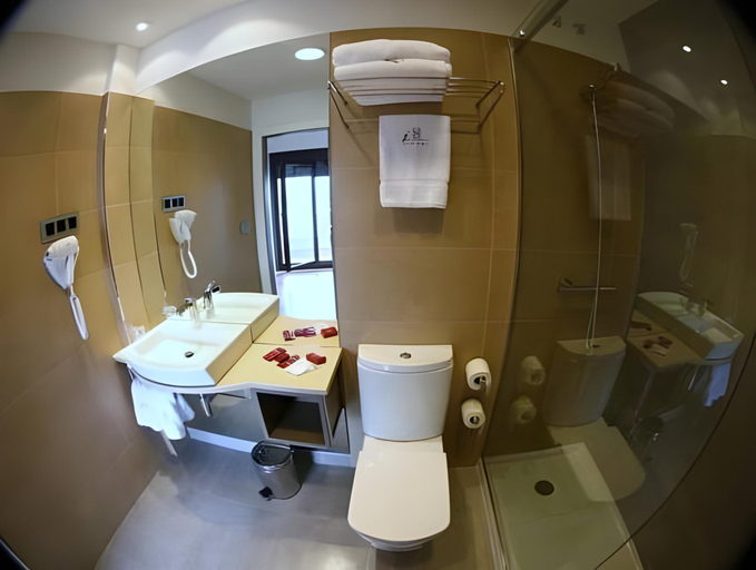 Bathroom 5, Isla Nova Hotel, Lugo