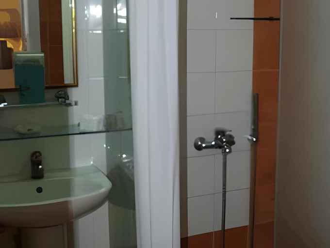 Bathroom 5, Studios Kilindra, South Aegean