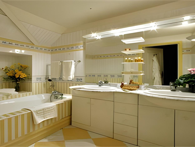 Bathroom 4, Manoir d'Hautegente, Dordogne