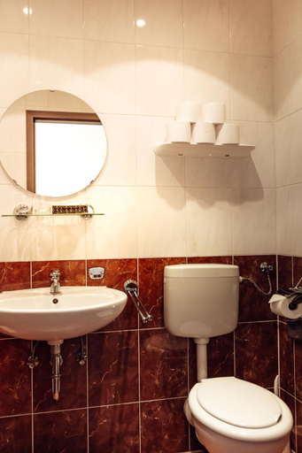 Bathroom, Hotel und Restaurant Golden Village, Meißen