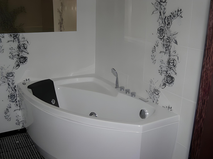 Bathroom 3, Bogdanov Yar Hotel, Solomians'kyi
