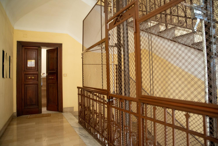 5, Romerooms, Roma
