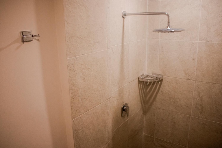 Bathroom 4, Del Paseo, Campeche