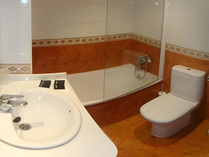 Bathroom, Hotel Ciutat de Tarrega, Lleida