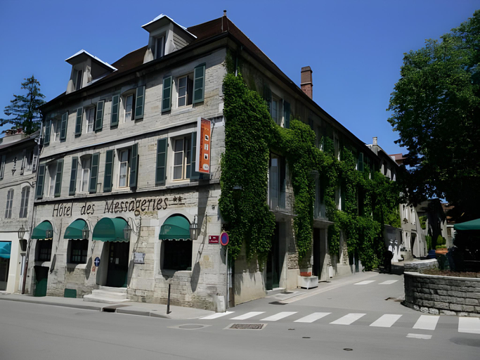 Exterior & Views
