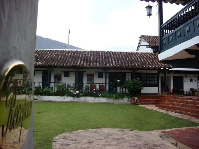 Exterior & Views